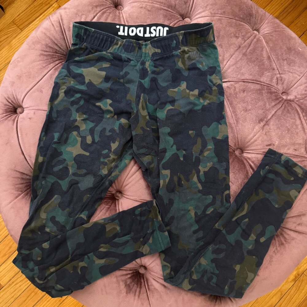 NIKE- WOMENS- COTTON LEGGINGS- GREEN/NATURAL CAMO PRINT